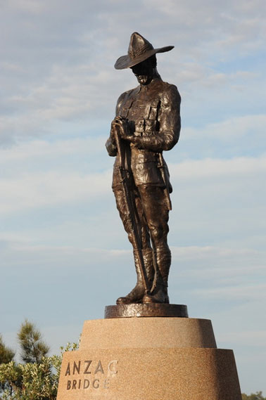 April 2008, NZ soldier statue, ANZAC Bridge 